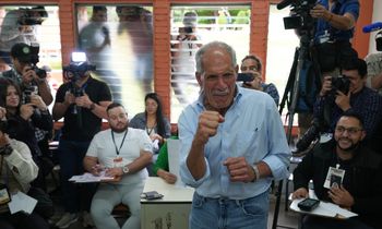 pa / ap | Moises Castillo